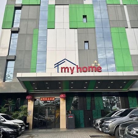 My Home Hotel Pontianak Eksteriør billede