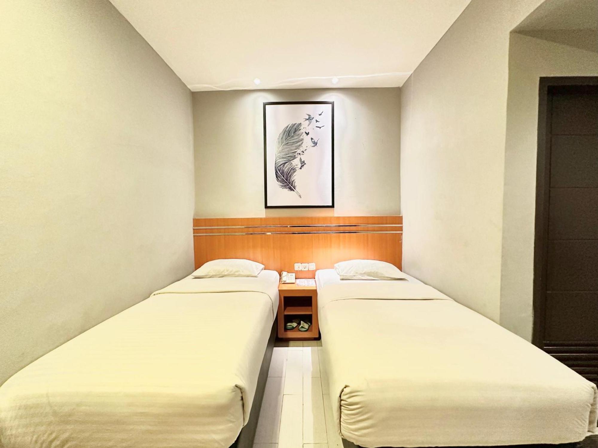 My Home Hotel Pontianak Eksteriør billede