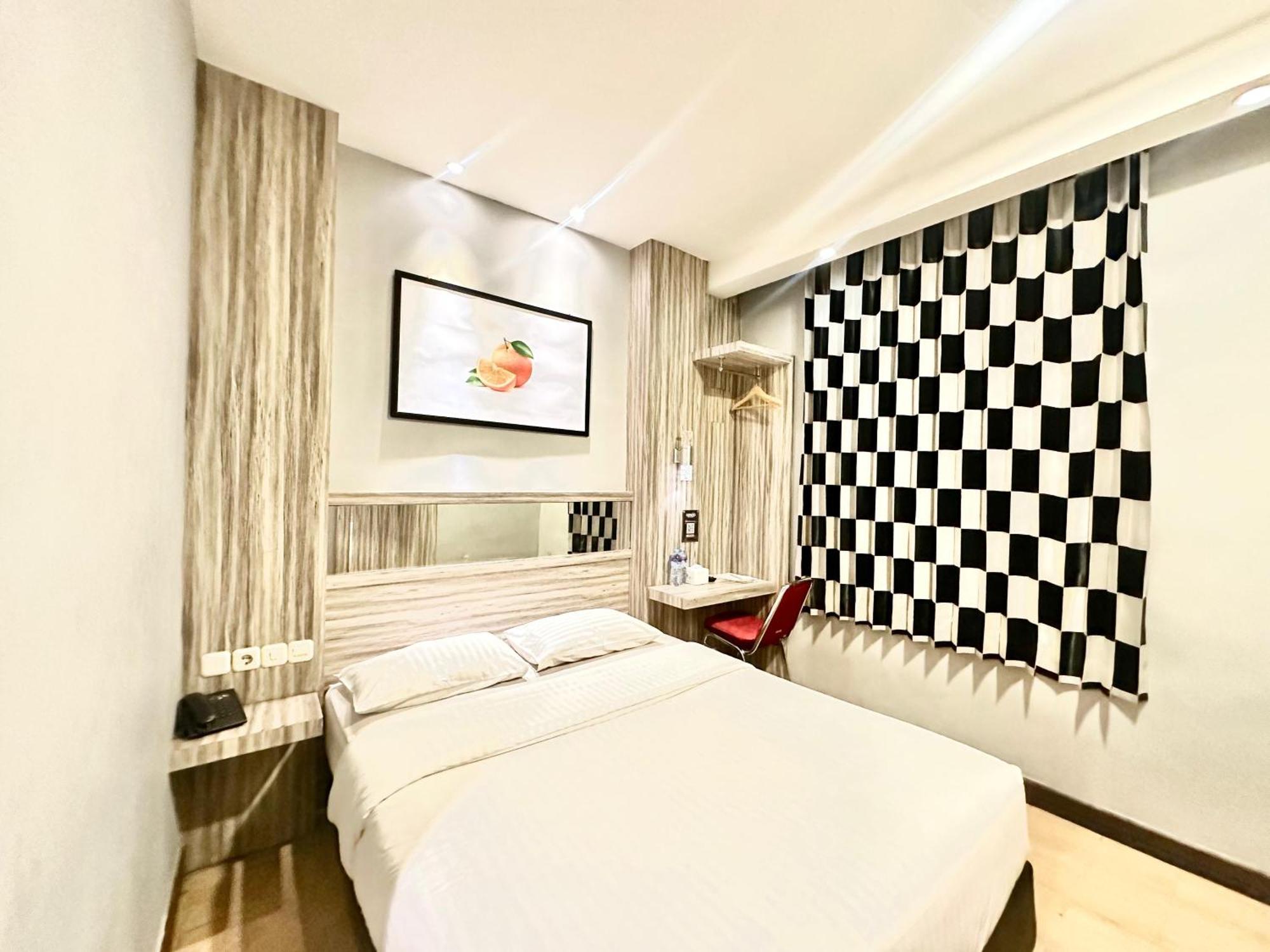 My Home Hotel Pontianak Eksteriør billede