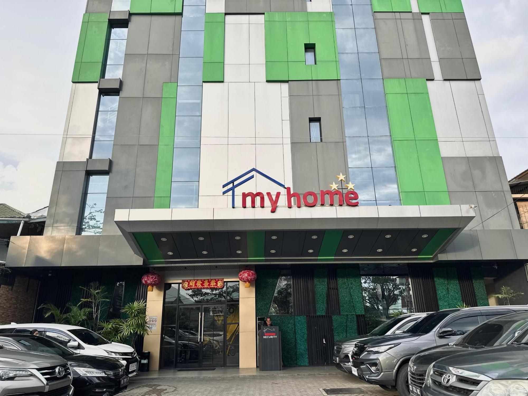 My Home Hotel Pontianak Eksteriør billede