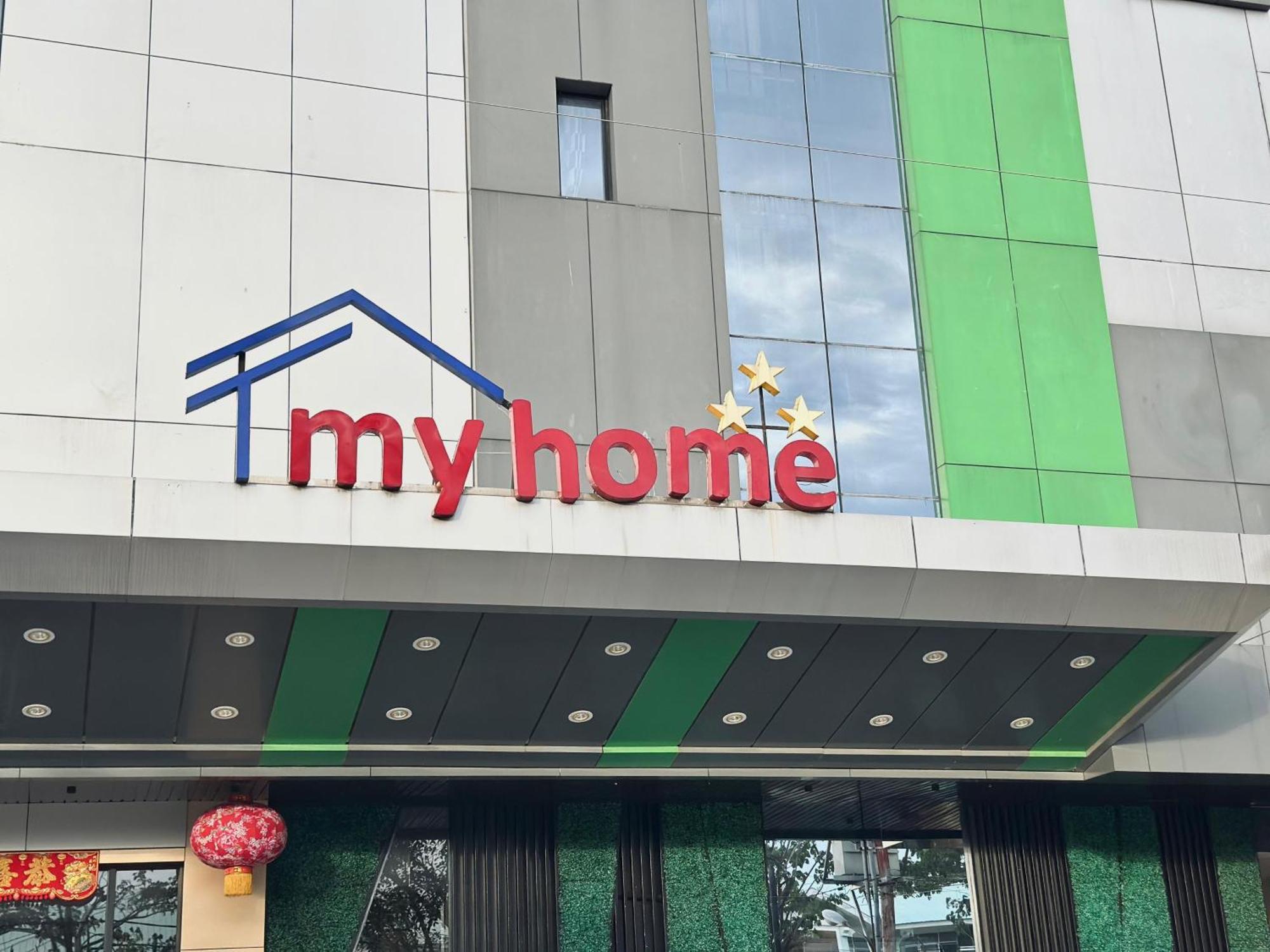 My Home Hotel Pontianak Eksteriør billede