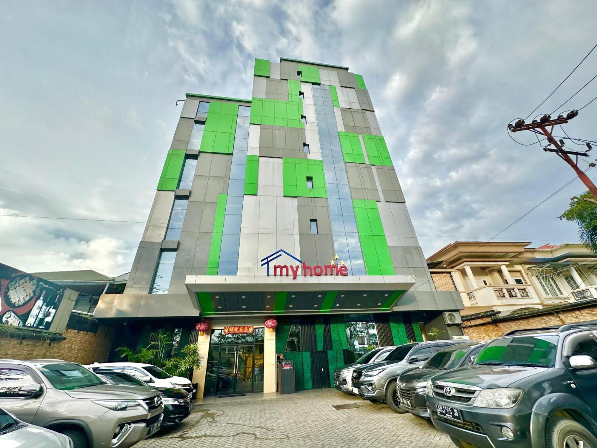 My Home Hotel Pontianak Eksteriør billede