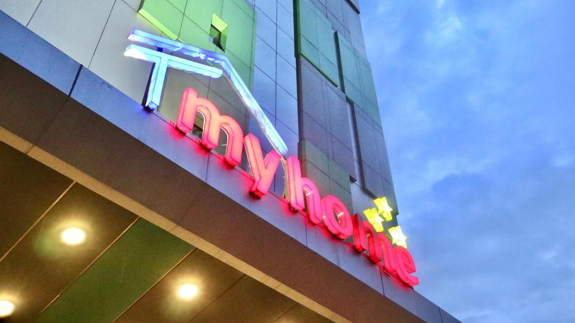 My Home Hotel Pontianak Eksteriør billede