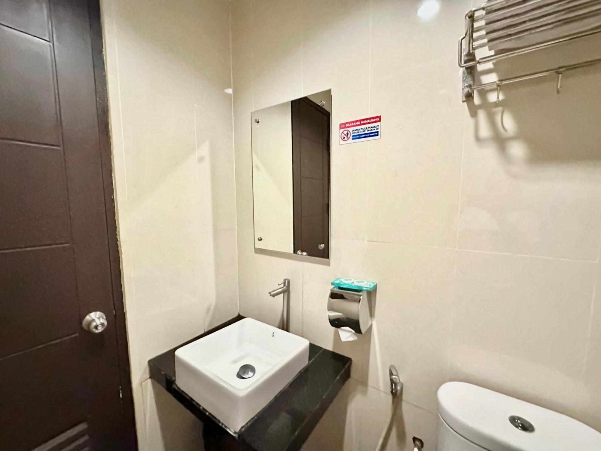 My Home Hotel Pontianak Eksteriør billede