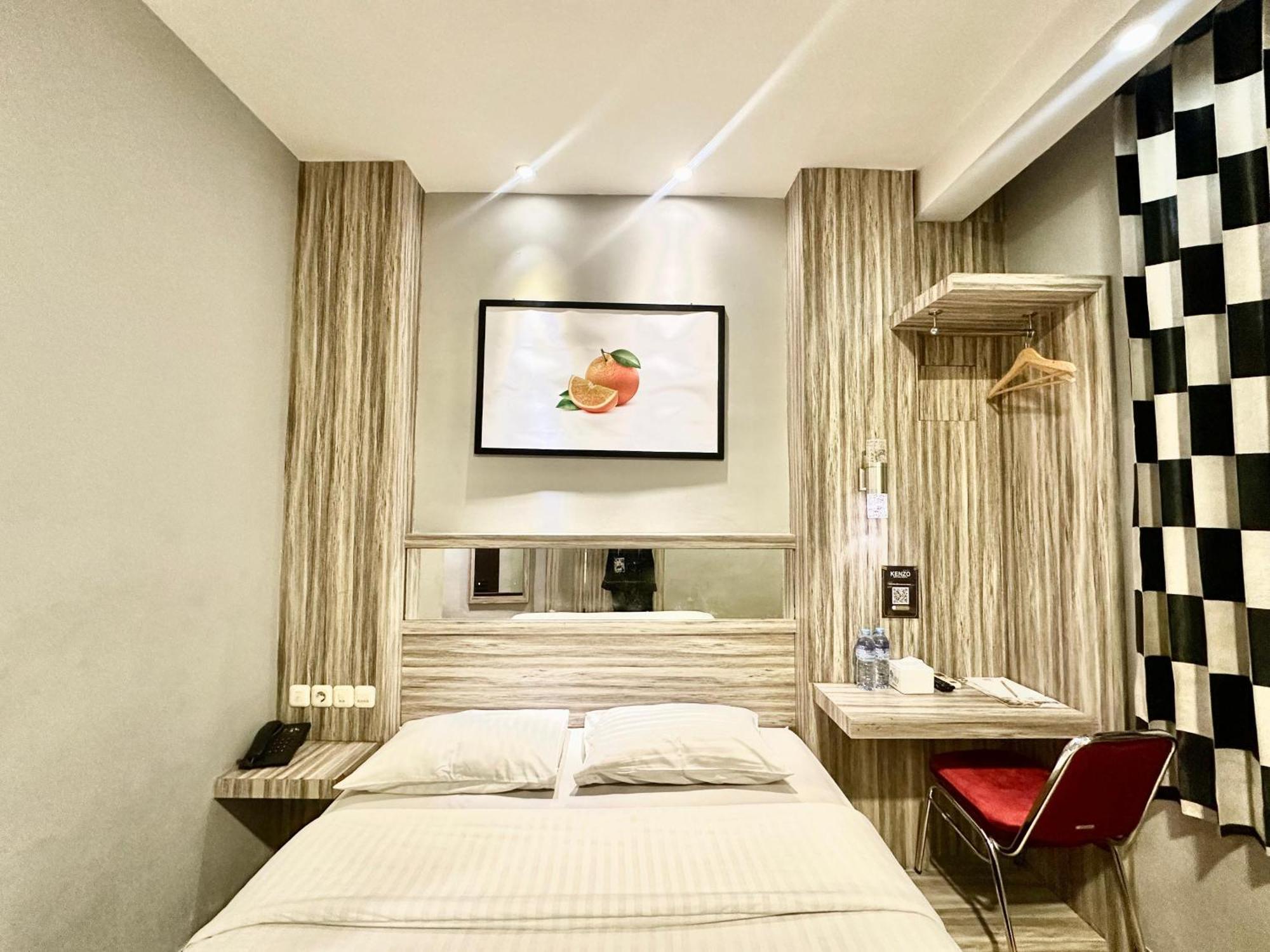 My Home Hotel Pontianak Eksteriør billede
