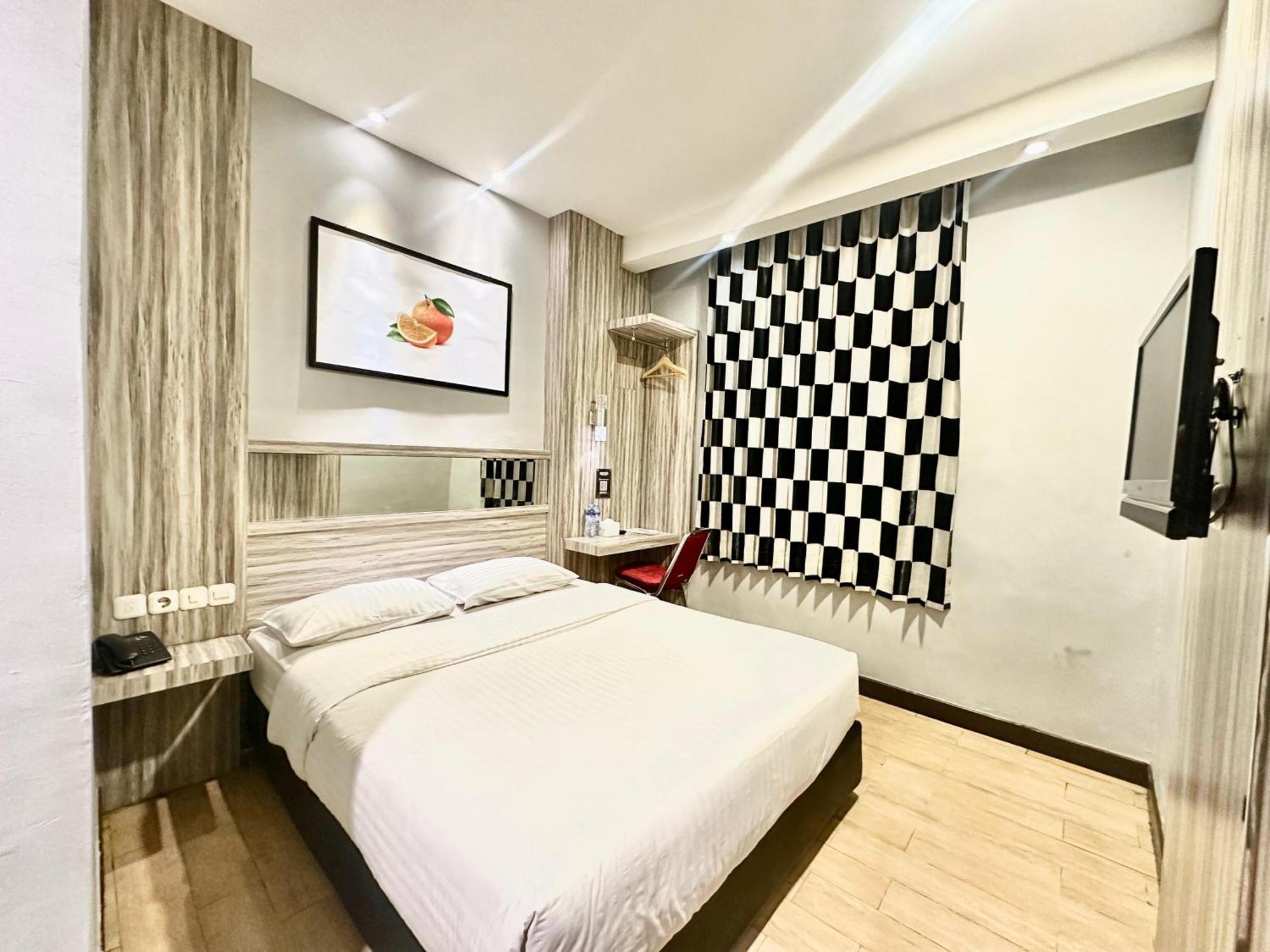 My Home Hotel Pontianak Eksteriør billede