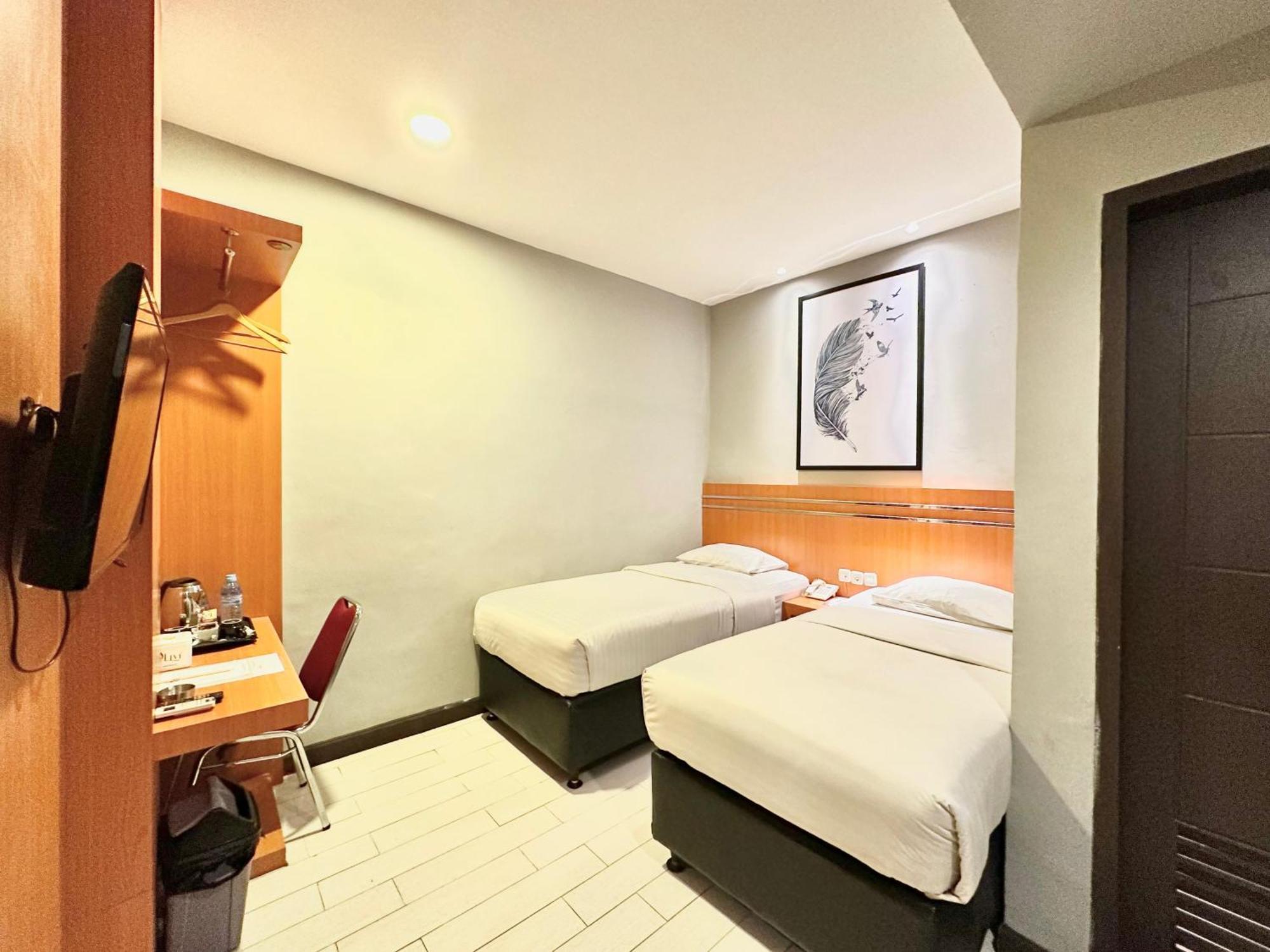 My Home Hotel Pontianak Eksteriør billede