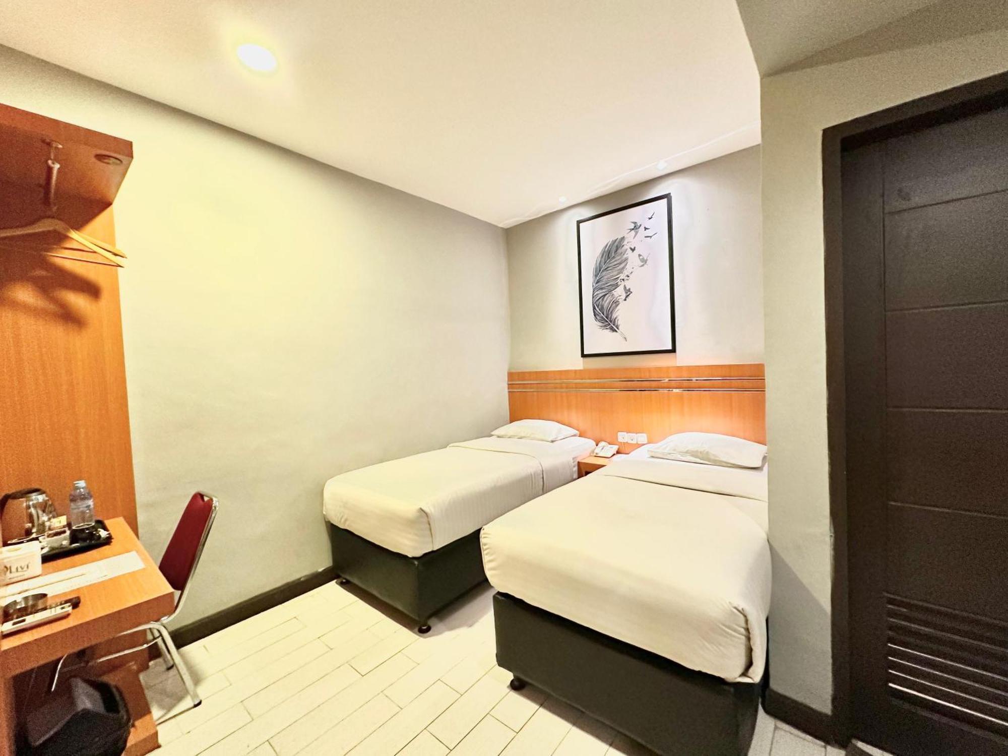 My Home Hotel Pontianak Eksteriør billede