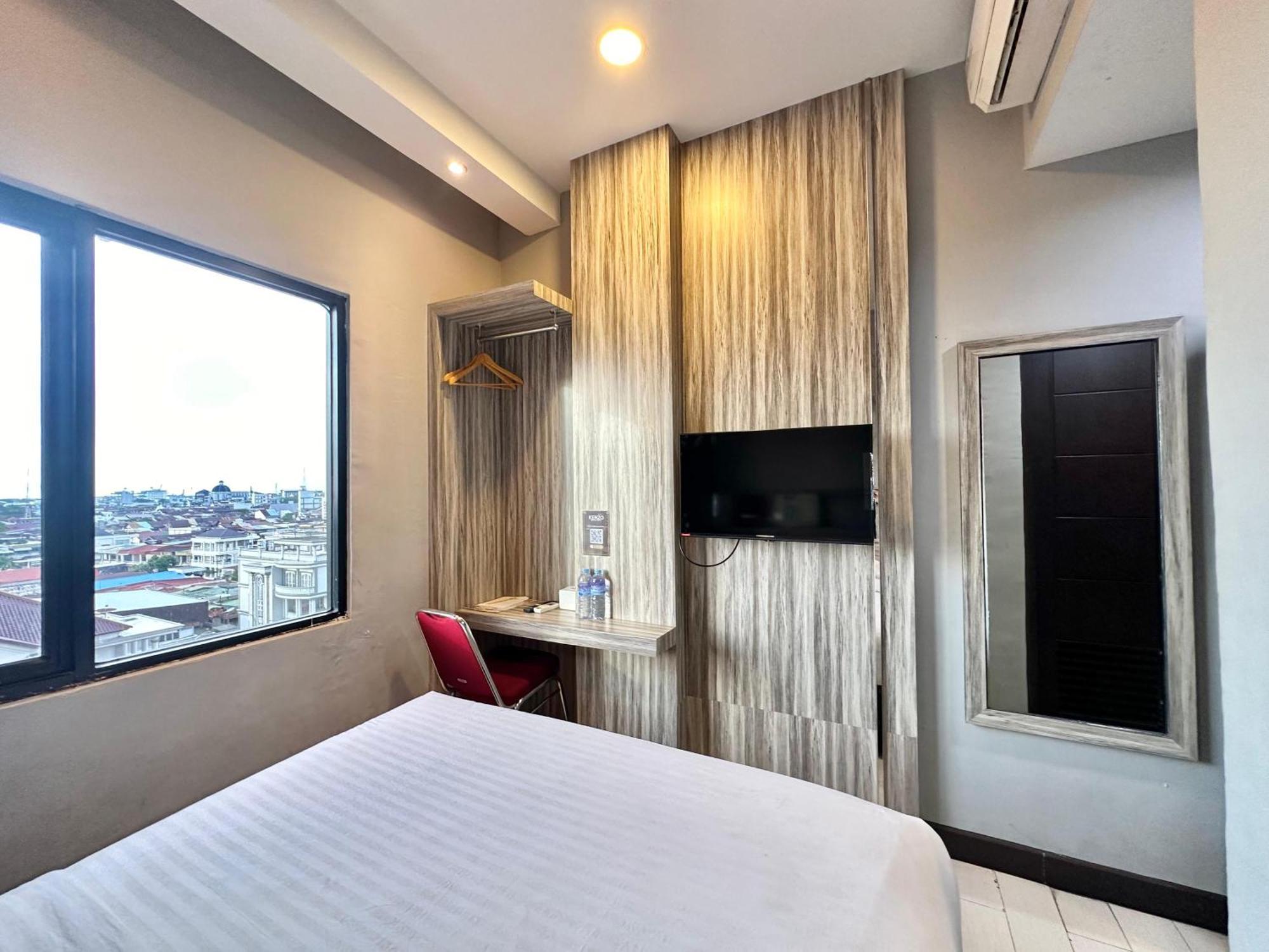 My Home Hotel Pontianak Eksteriør billede