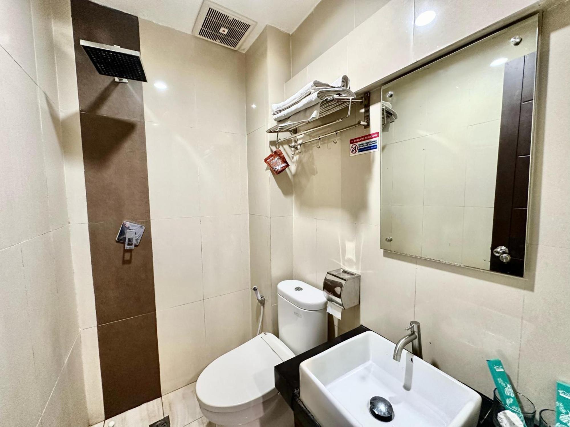 My Home Hotel Pontianak Eksteriør billede