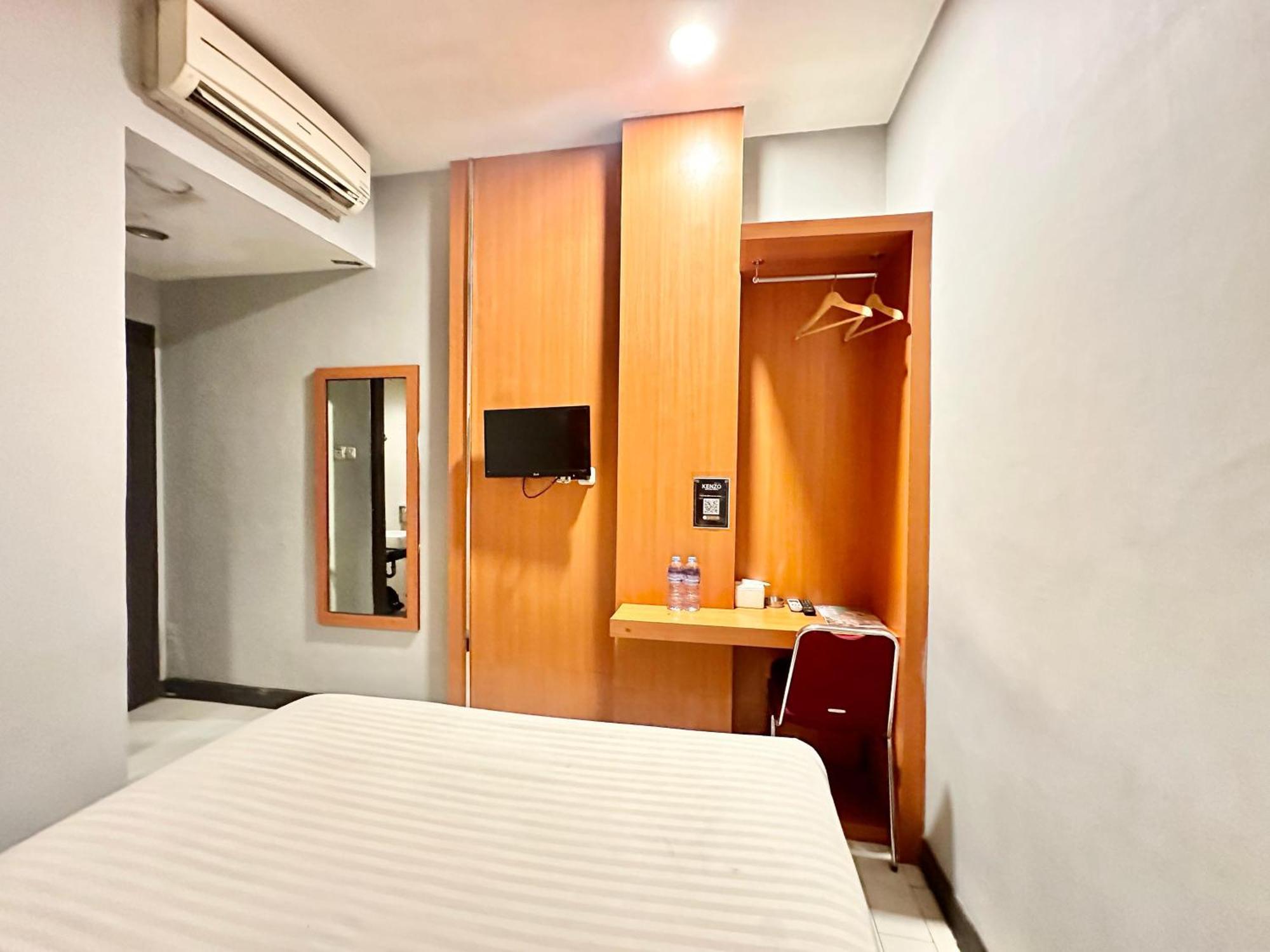 My Home Hotel Pontianak Eksteriør billede
