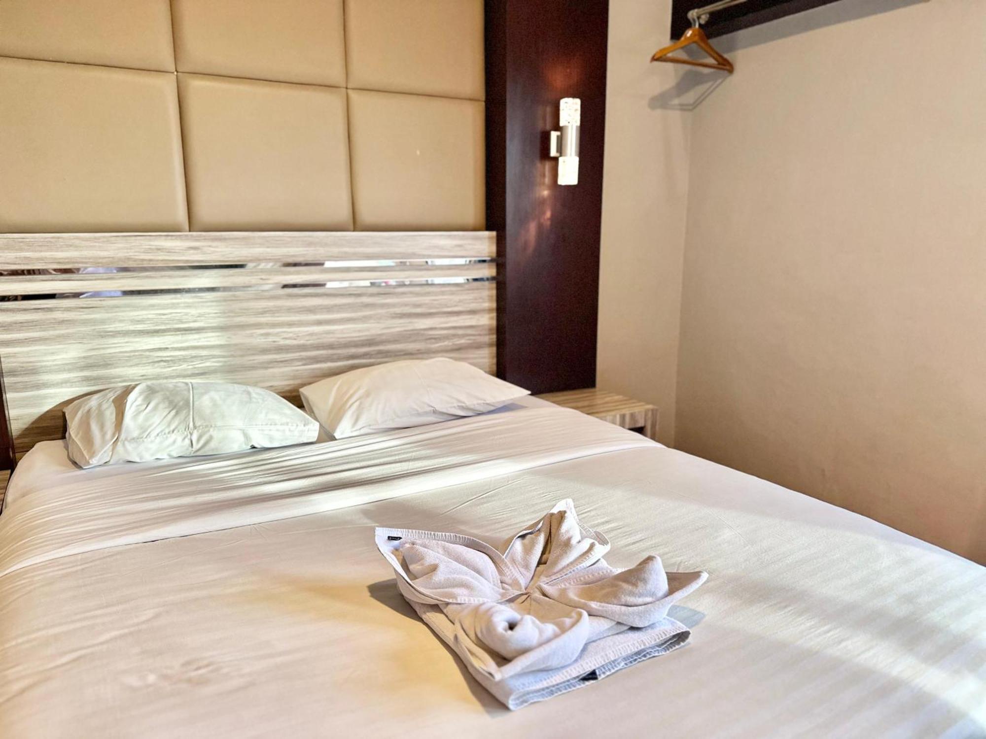 My Home Hotel Pontianak Eksteriør billede